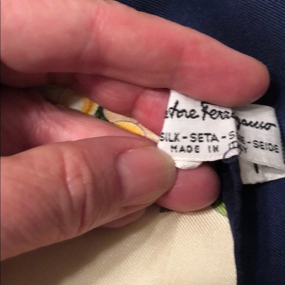 Salvatore Ferragamo silk scarf - Picture 4 of 4